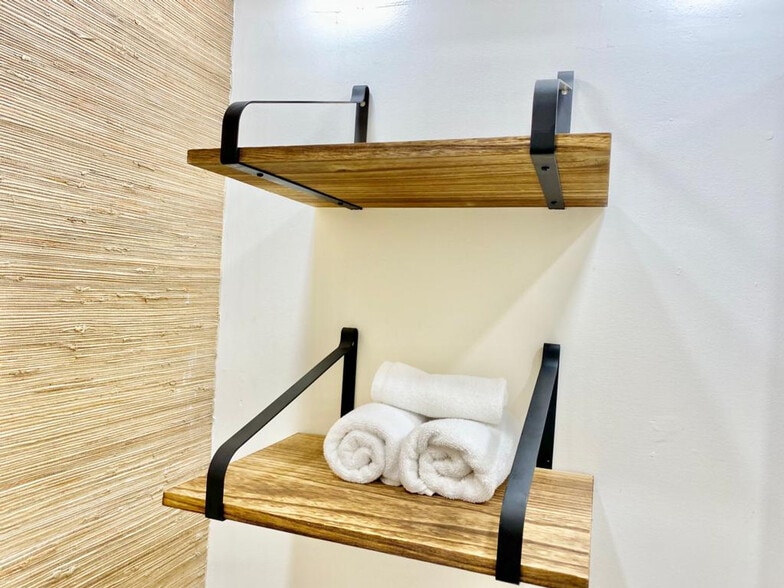 Building Photo - 11874 Sunrise Valley Dr