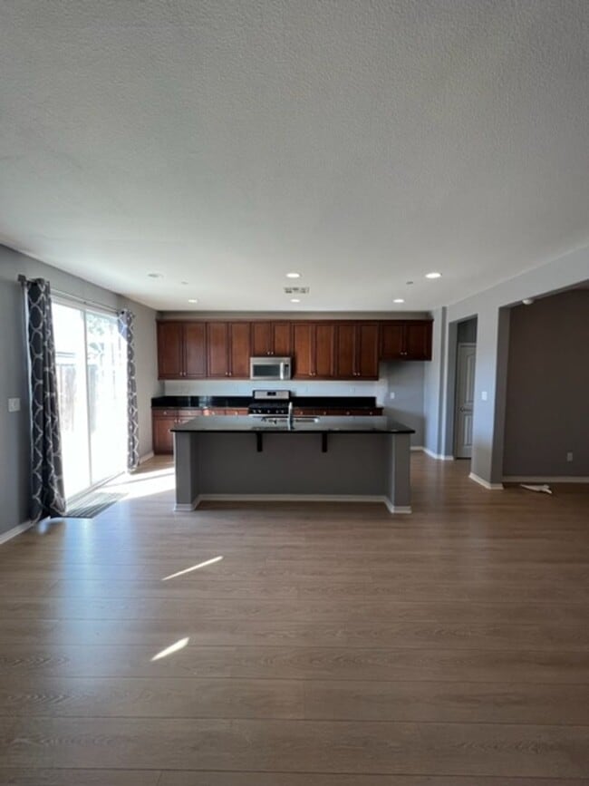 Building Photo - Stunning SW Home with Sun Run Solar!
