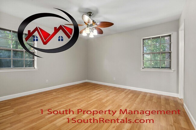 Building Photo - 5360 Larchmont Dr