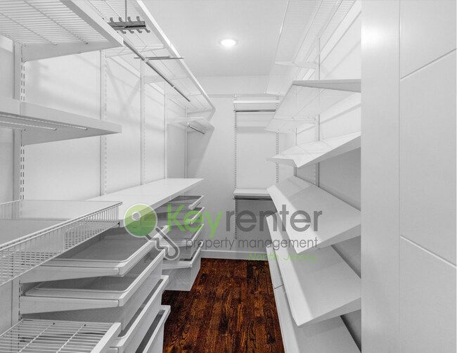 Building Photo - Modern 4-Bedroom, 4-Bath Home – Luxury Liv...