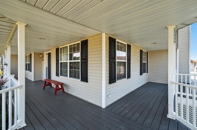 Building Photo - 5 Bridle Ct