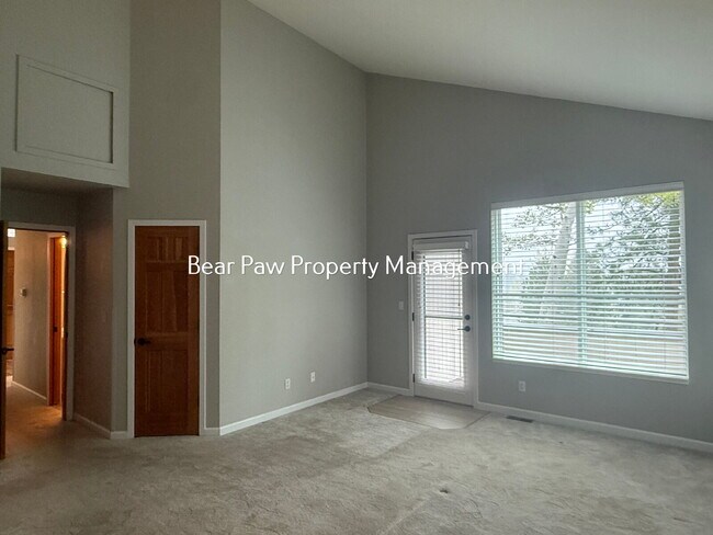 Building Photo - Charming 2-Bed Townhome in North Evergreen!