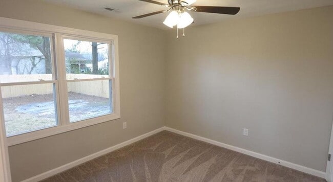 Building Photo - Beautifully Renovated Ranch-Style Home in ...