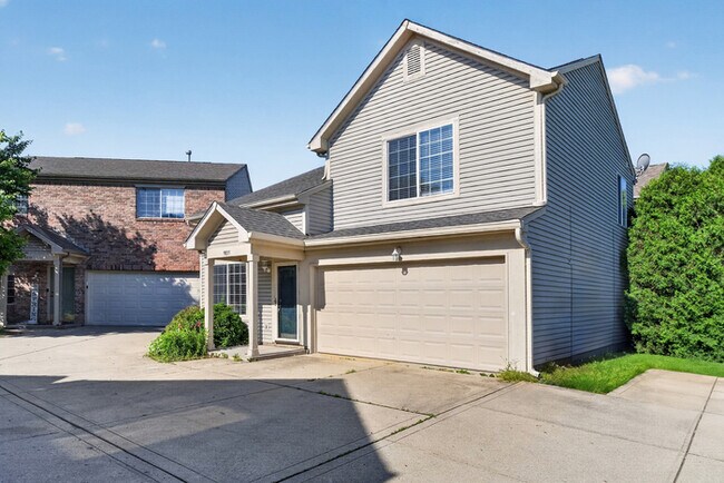 Building Photo - Light-Filled Fishers Home with Fenced Yard