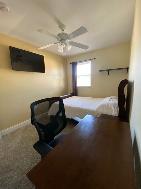 Building Photo - 7416 Rhondda Dr