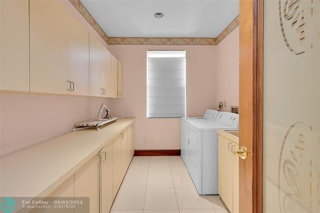 Building Photo - 4200 Coral Hills Dr