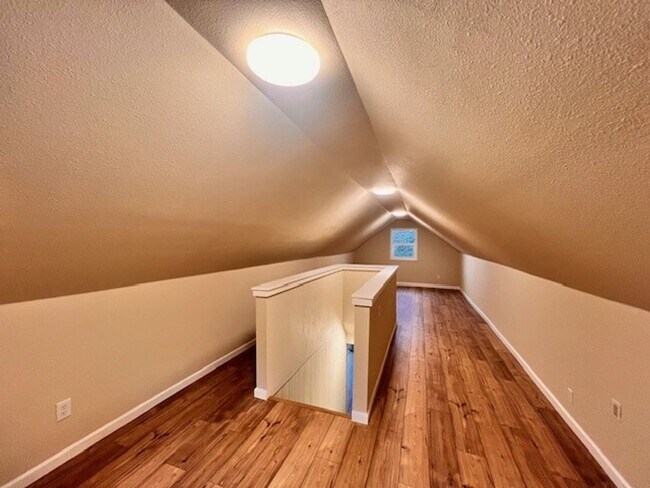 Building Photo - 2167