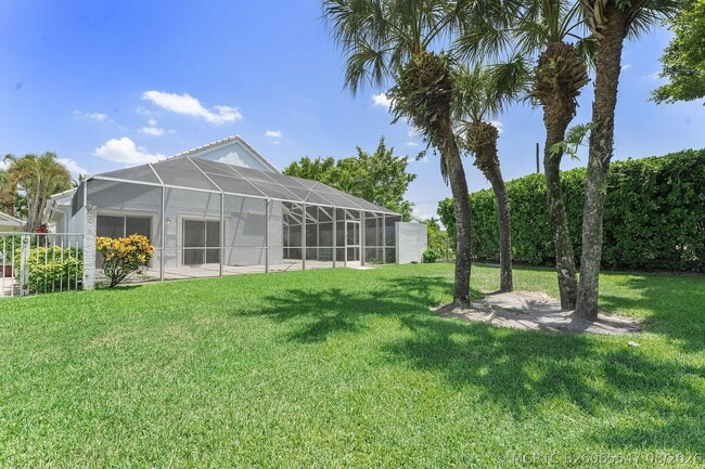 Building Photo - 897 Dickens Pl