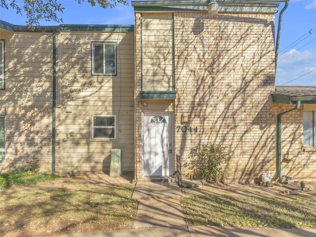 Building Photo - 7044 S Dairy Ashford Rd