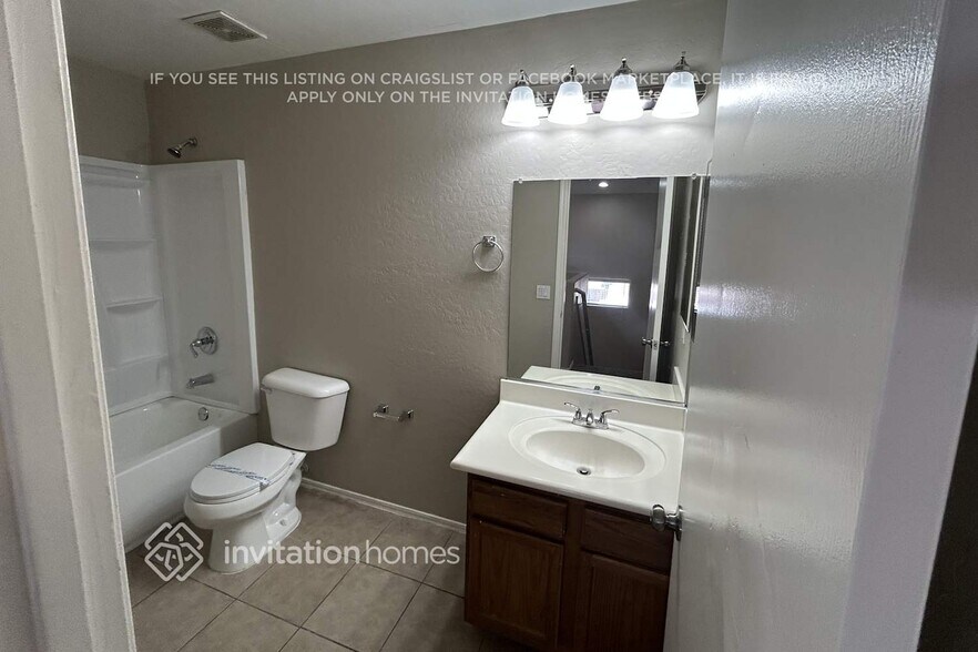 Building Photo - 3417 W Wayland Dr