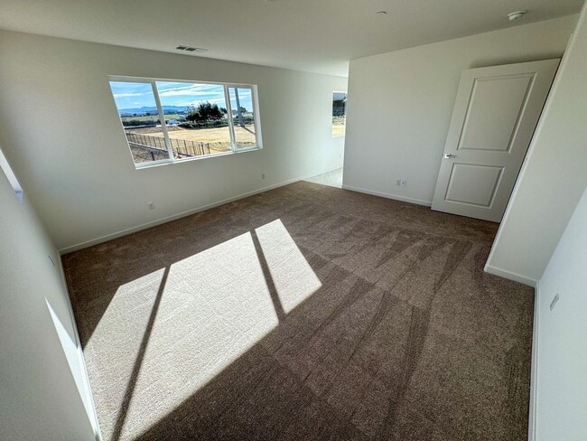 Building Photo - 5 bedroom Murrieta home for LEASE!