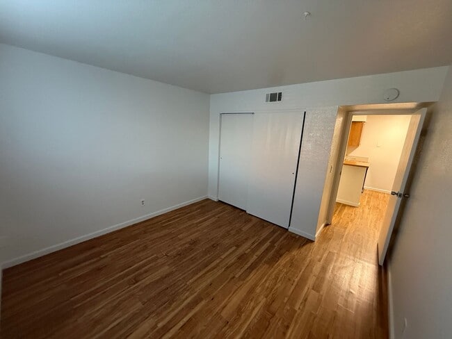 Building Photo - 2 bed 1 bath downstairs unit with great views of the city.