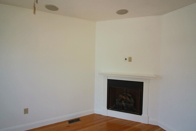 Building Photo - 36 Columbia Ave