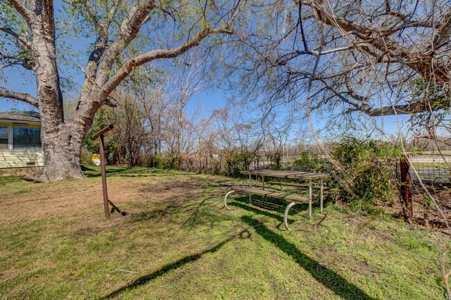 Building Photo - Recently Updated 3 Bed 1 Bath Rental Home