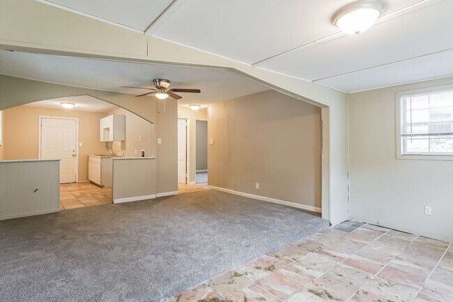 Building Photo - 128 Ann Dr SW