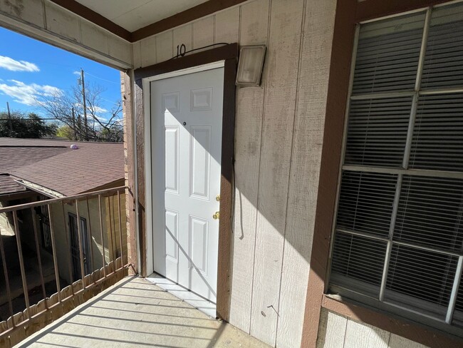 Building Photo - 1405 N Gray St