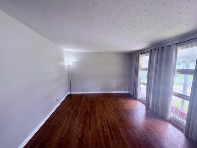 Building Photo - 406 Forest Grove Ave