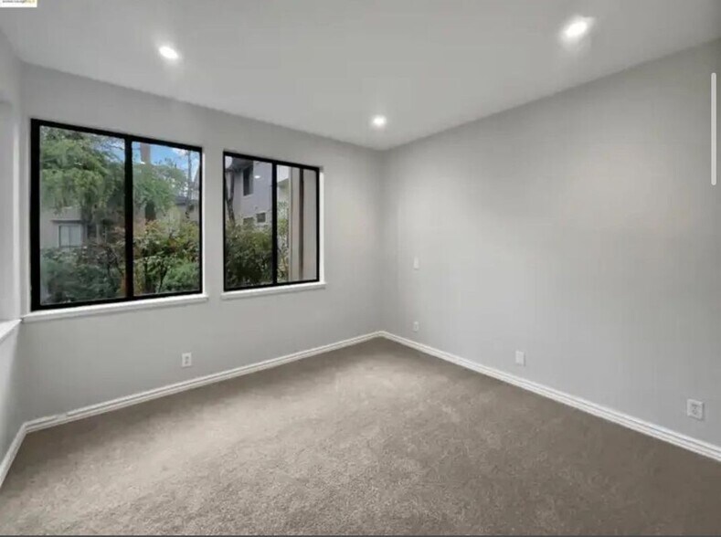 Building Photo - 39965 Parada St