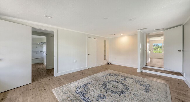 Building Photo - Completely Remodeled Home With Stunning Ri...