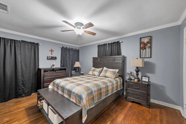 Building Photo - 3241 Edmond Ave