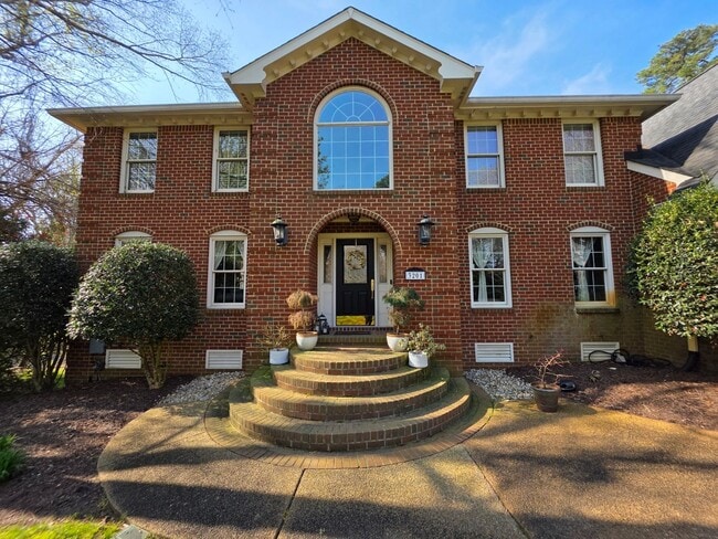 Building Photo - Middle Plantation