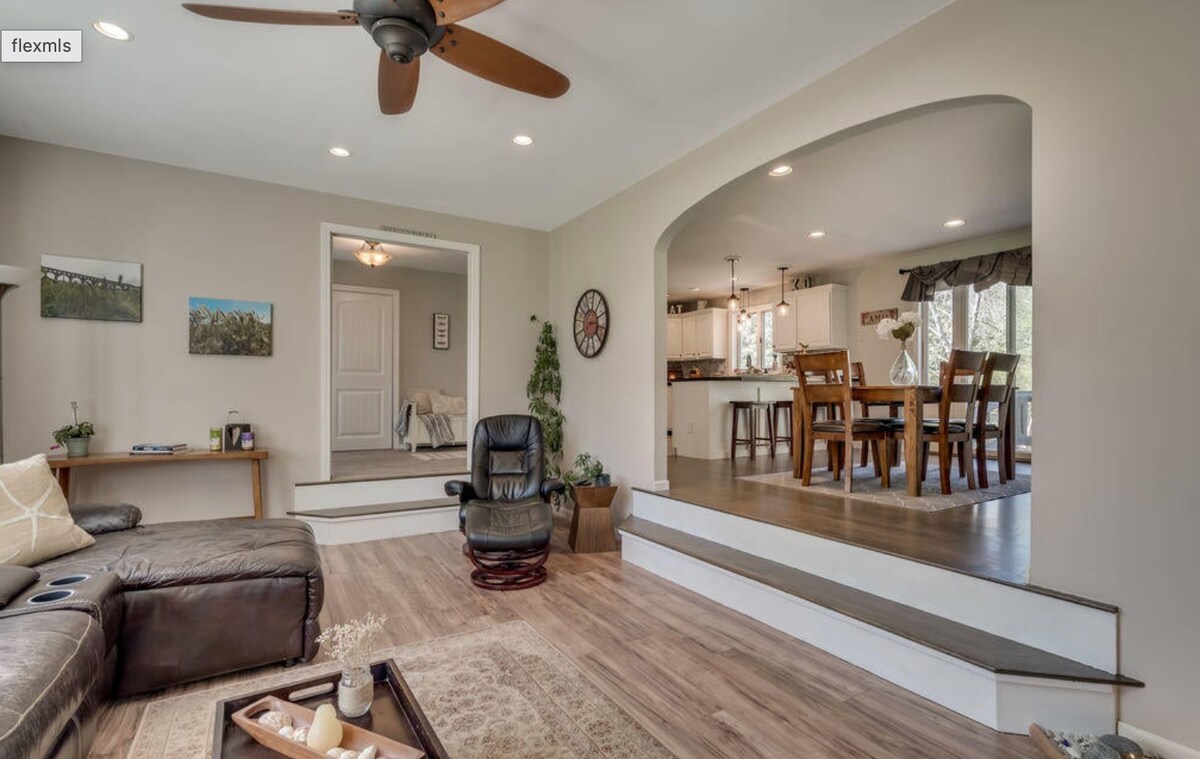 Building Photo - 13 White Pine Ln