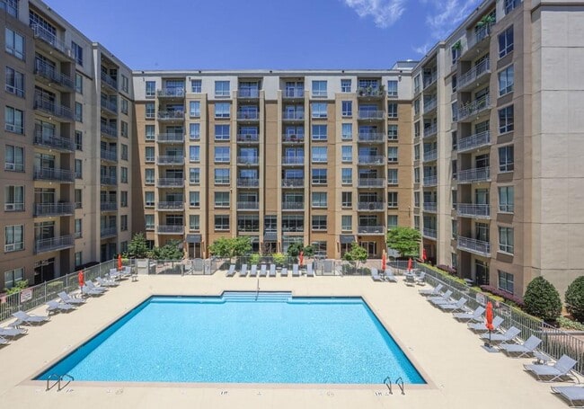 Building Photo - 711 Cosmopolitan Dr NE