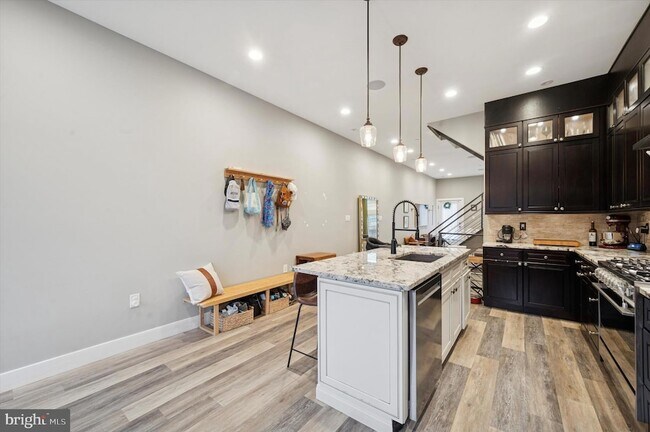 Building Photo - 1942 Tasker St