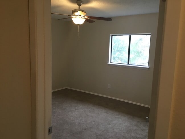 Building Photo - Newly remodeled 3 bed 2 bath