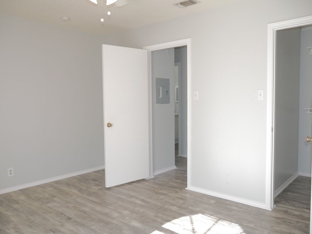 Building Photo - 4949 Hamilton Wolfe Rd