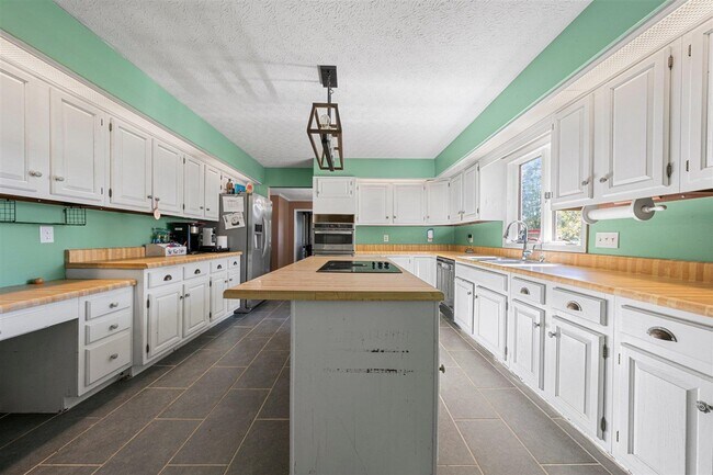 Building Photo - 5277 Bristow Rd