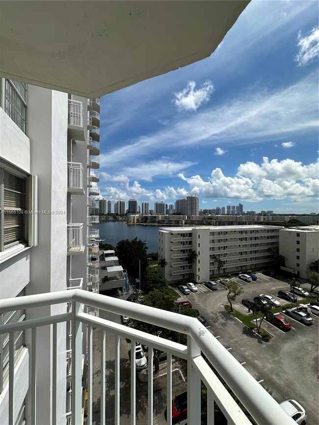 Building Photo - 18031 Biscayne Blvd