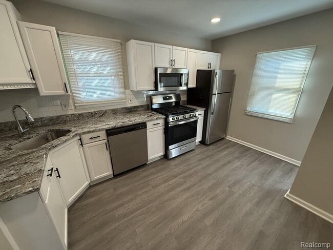 Building Photo - 13661 Kingston St