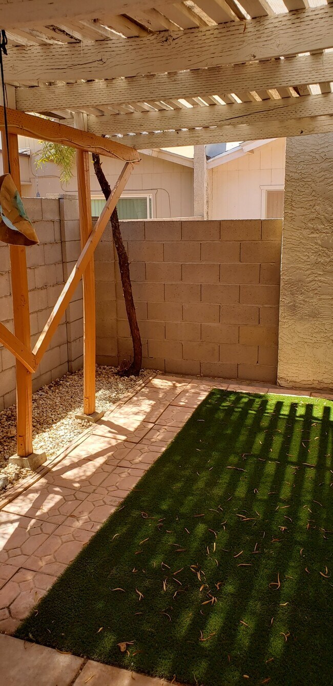 Building Photo - Trails at Scottsdale! Updated patio home with multiple patios