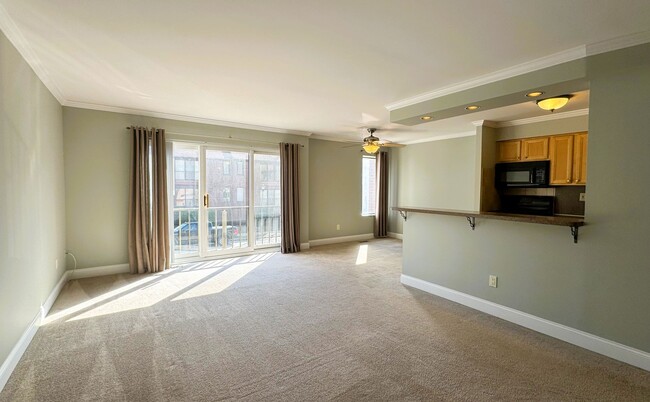 Building Photo - Spacious & Bright 2-Bedroom Condo with Wal...