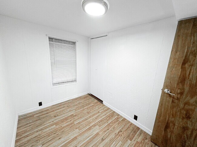 Building Photo - "Cozy 2-Bedroom Retreat in Haines City - P...