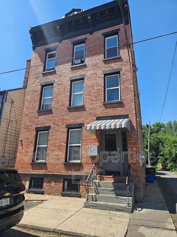 Building Photo - 5 Marshall St