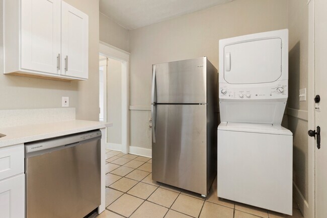 Building Photo - Charming 2BR Home in Prime Tacoma Location...