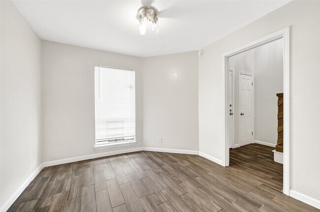 Building Photo - 6358 Creekbend Dr