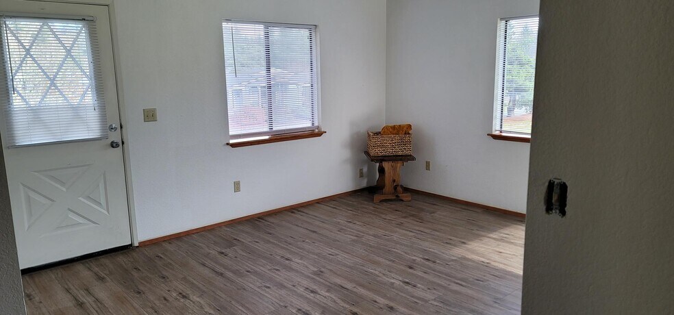 Building Photo - 568 NW Silver Meadow Ln