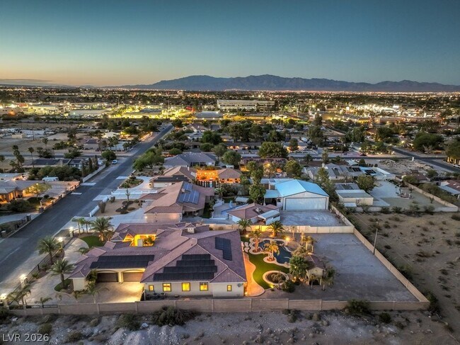 Building Photo - 2780 El Camino Rd