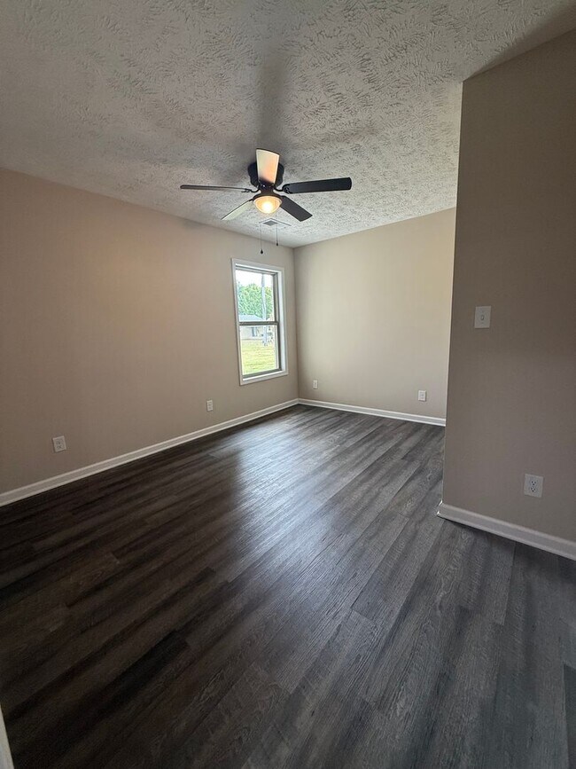 Building Photo - Nestled Tri-Plex in the Heart of Greenfield, TN