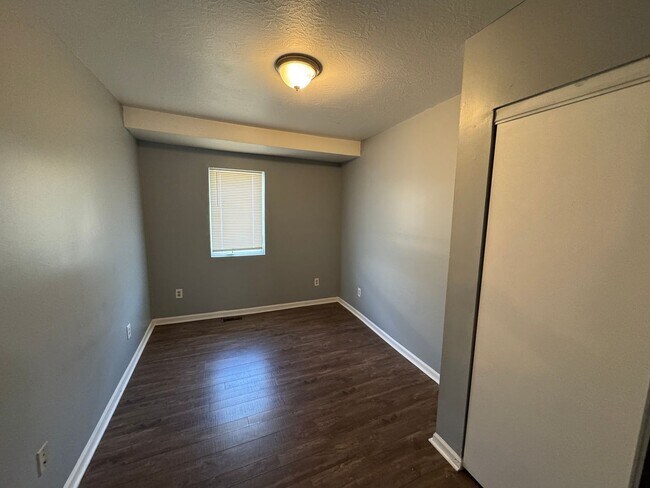 Building Photo - Near Southeast 3 Bedroom 1 Bath