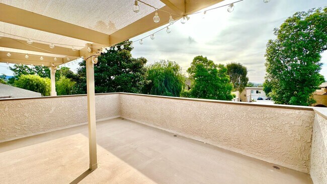 Building Photo - Beautifully Remodeled Upstairs Condo Unit with Private Balcony Patio in Downtown Fallbrook!