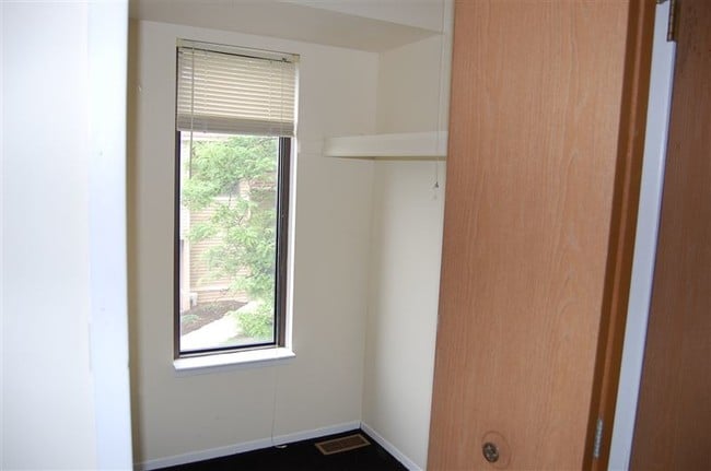 Building Photo - 200 Briarcrest Dr