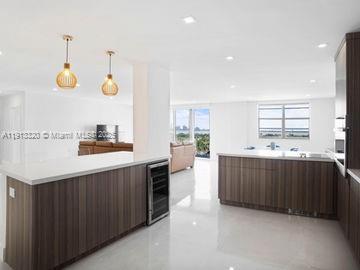 Building Photo - 5825 Collins Ave