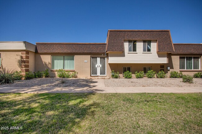 Primary Photo - 8490 E Chaparral Rd