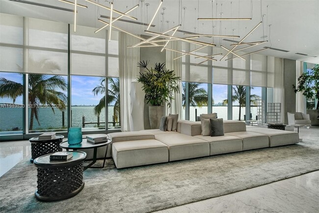 Building Photo - 3131 NE 7th Ave