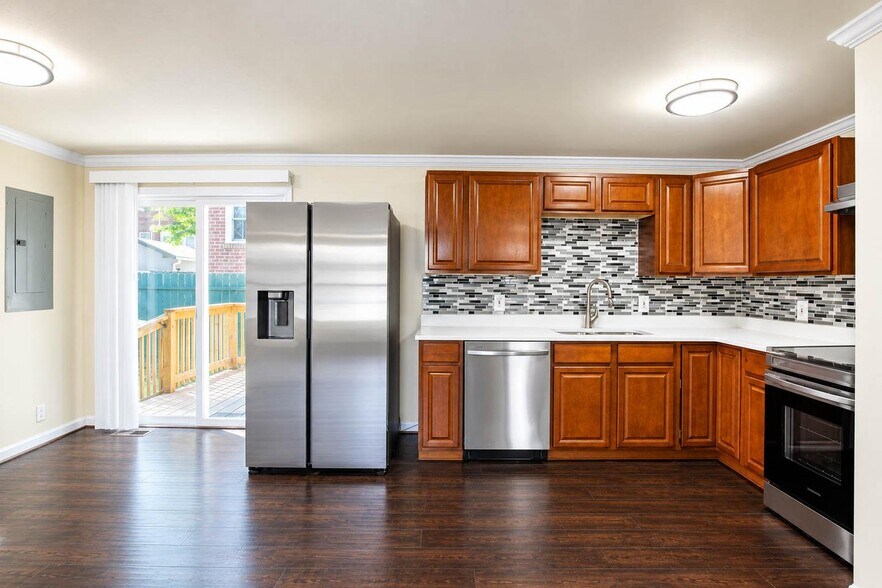 Building Photo - Bright & Comfortable Home in DC