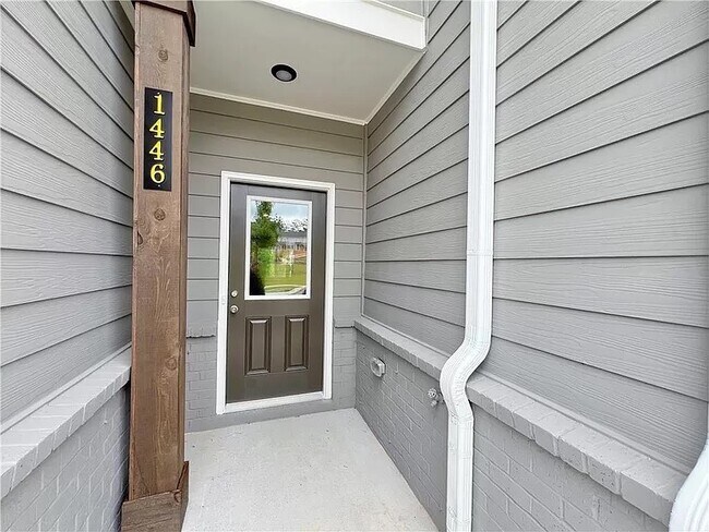 Building Photo - 1446 Fern Ridge Ln